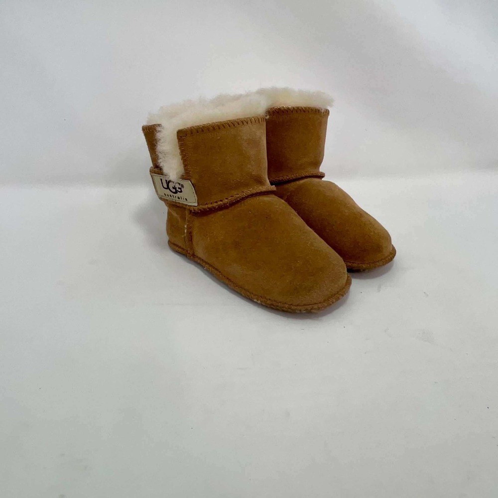 VTG UGG Australia Erin Baby Booties Medium Chestnut Sheepskin Suede Soft Sole